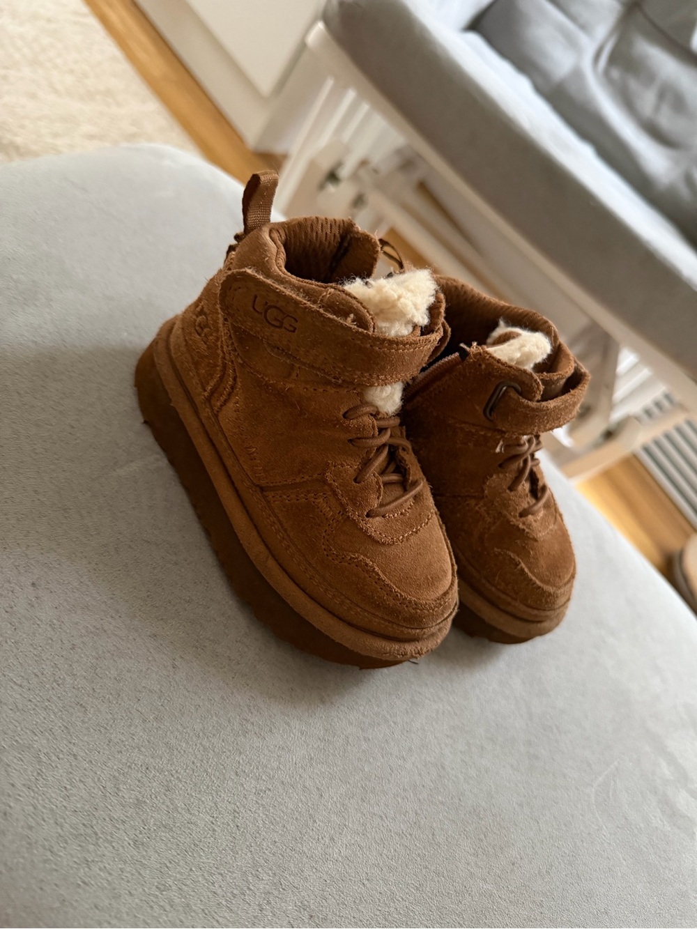 UGG Kids Chestnut Brown Suede Shearling-Lined Ankle Boots